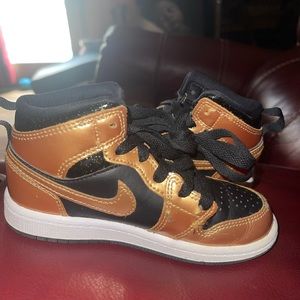 Metallic Gold/black Nike dunks